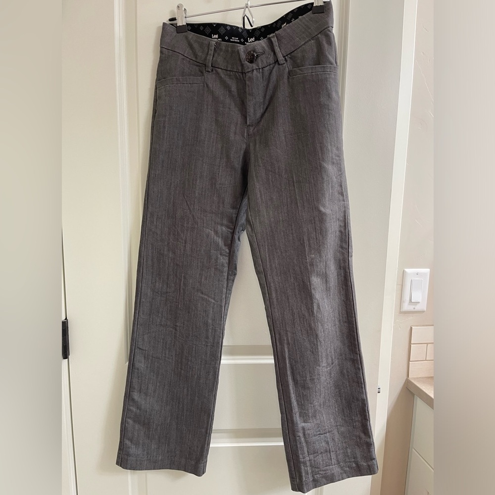 Lee Premium no gap waistband pants. Gray size 4 short